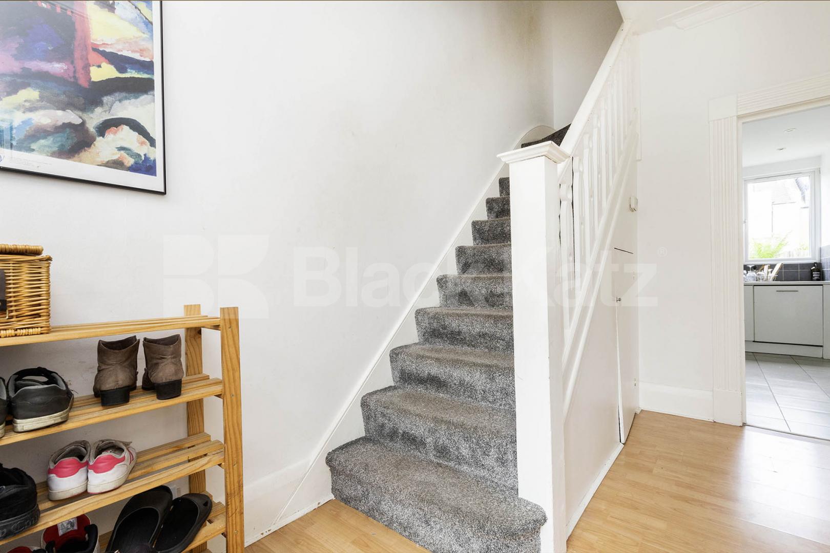 beautiful 3/4 bedroom house that will make the ideal home for a family Fairlawn Ave, East Finchley 